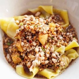 ยำเกี๊ยวนุ่มกากเจียวหมูสับ