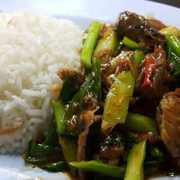 ข้าวคะน้าปลากระป๋อง