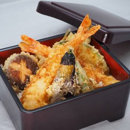 ข้าวหน้ากุ้งใหญ่เทมปุระผักรวม