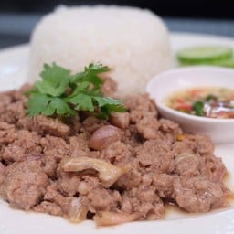 ข้าวเนื้อกระเทียม