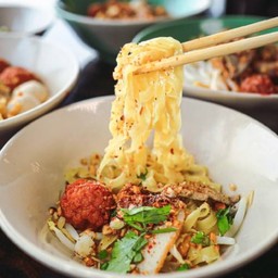 โก๋บูท ก๋วยเตี๋ยวหมูต้มยำโบราณ