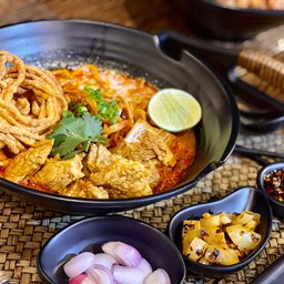ข้าวซอยหมู กระดูกอ่อนใบพาย