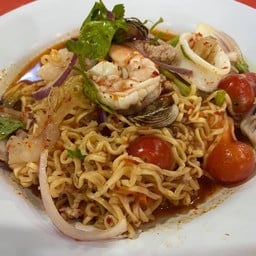 ยำแปลกแซ่บลืมผัว ปู ชลาลัย