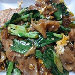 เส้นใหญ่ ผัดซีอิ้วหมู