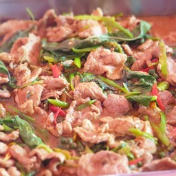 ผัดเผ็ดพริกแกงใต้หมูนุ่ม