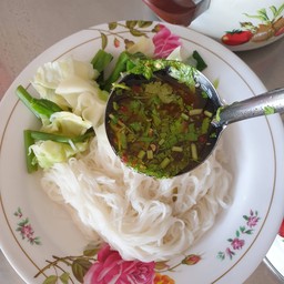 ทิศแดงขนมจีน