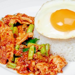 ข้าวพริกแกง