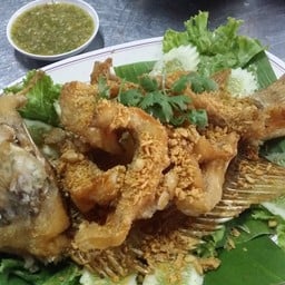 ปลาทับทิมทอดกระเทียม