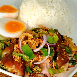 ข้าวยำแซ่บขาหมูพะโล้