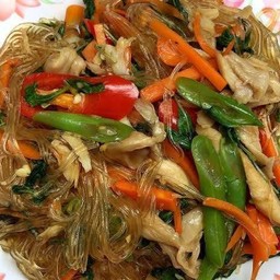 วุ้นเส้นผัดขี้เมาเห็ด ( ไม่มีเนื้อสัตว์ )