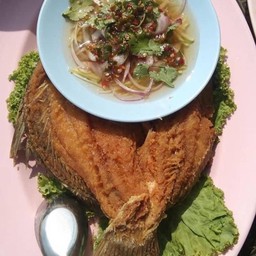 ปลากะพงราดน้ำปลา