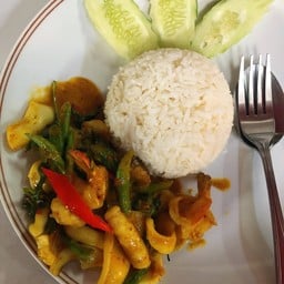 Fried Pork Shrimp with Red Curry
