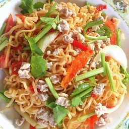 ยำมาม่าหมูสับ