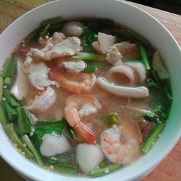 ต้มยำรวมมิตรน้ำใส