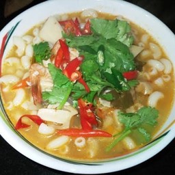 มักกะโรนีต้มยำน้ำใส