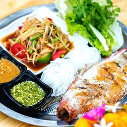 ตำถาดเมี่ยงปลาเผา