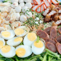 บะหมี่ถาดยักษ์