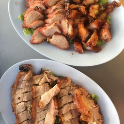 หมูแดง+หมูกรอบ+น้ำซอส ชุดใหญ่