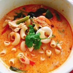 มักกะโรนีต้มยำน้ำข้น