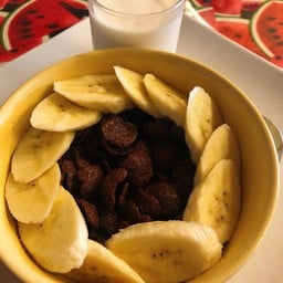 Koko krunch served with milk and banana