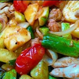 ผัดเปรี้ยวหวานหมูกรอบ