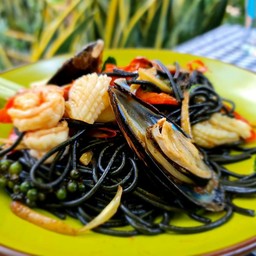 สปาเก็ตตี้หมึกดำผัดขี้เมา