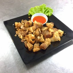 หมูกรอบทอดกระเทียม
