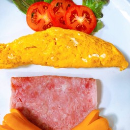 Omelets served with (bacon or ham), sausage
