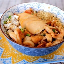 บะหมี่เจ้าสัว (เป๋าฮื้อ ปู กุ้ง หมึกแห้ง)