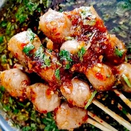 ย่างหอม ราชาลูกชิ้นย่าง