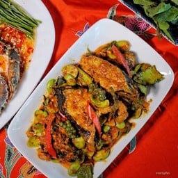ปลาดุกเลผัดเผ็ดใส่สะตอ