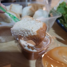 ขนมปังนึ่ง จิ้มดิปชาไทย