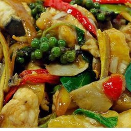 ปลากรายผัดหน่อไม้ดอง