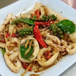 ผัดฉ่าปลาหมึก