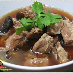 ซี่โครงหมูตุ๋นเห็ดหอม