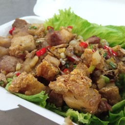 หมูกรอบคั่วพริกเกลือ