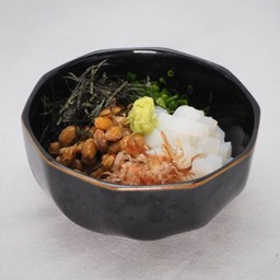 ซาซิมิปลาหมึกกับถั่วหมัก