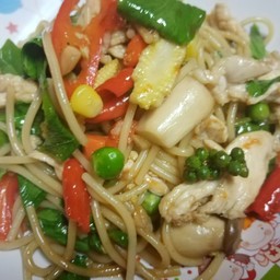 สปาเก็ตตี้ผัดขี้เมาไก่