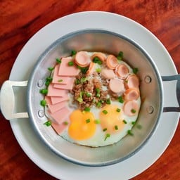 ไข่กระทะ (หมู+แฮม+ใส้กรอก)