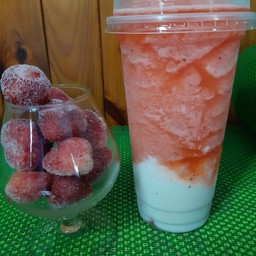 สตรอว์เบอร์รี่โยเกิร์ตปั่น