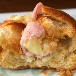 แฮมชีส ก็ได้อยู่นะ เนื้อครัวซองแห้งหน่อย