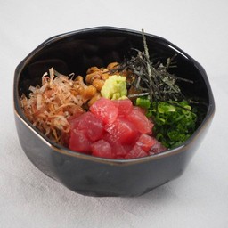 ซาซิมิปลาทูน่ากับถั่วหมัก