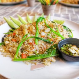 ข้าวผัดปลาสลิด