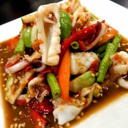 ยำปลาหมึก