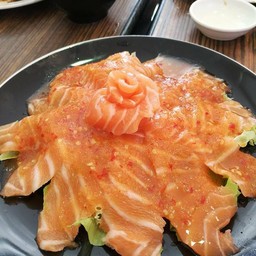 แซลมอนราดน้ำจิ้มซีฟู้ด