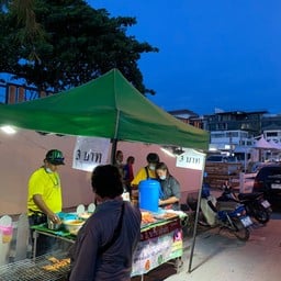 หมูปิ้งริมเล