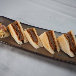 แซนด์วิชหมูชุบแป้งทอด