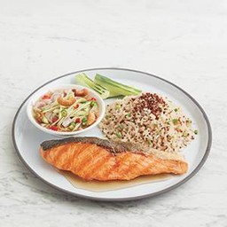 ข้าวผัดคีนัว-แซลมอนทอดซอสน้ำปลา