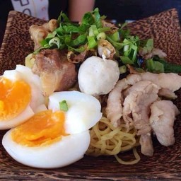 ก๋วยเตี๋ยวเรือชามกะลาป้าแบน มหาวิทยาลัยนเรศวร