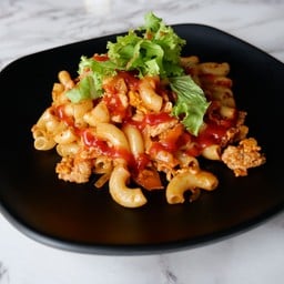 มักโรนีผัดซอส